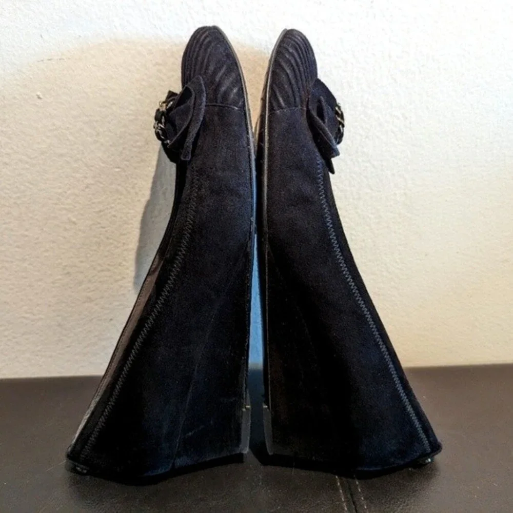 Stuart Weitzman Black Genuine Suede Wedged Heels with Chain Bow - Picture 10 of 11